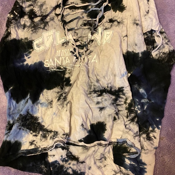 Graphic t-shirt - Picture 1 of 3